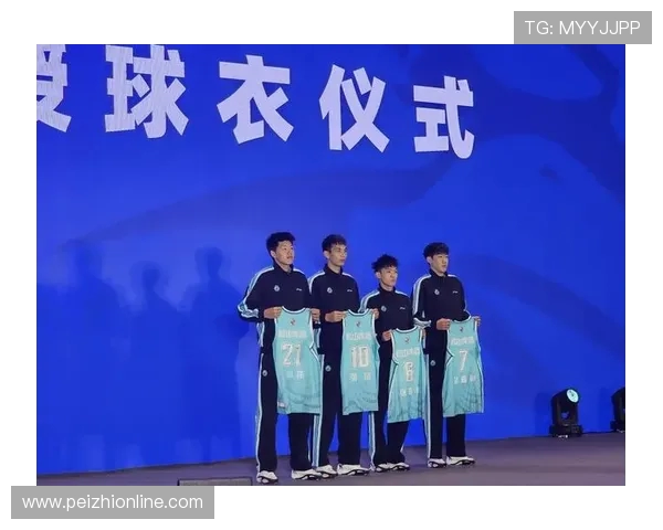 山东男篮顺利抵达青岛积极备战全力拼搏冲刺新征程赛场目标明确状态渐入佳境